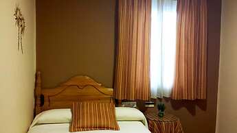 Hostal Valdepeñas by Bossh Hotels