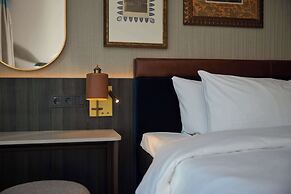 Haven Hotel Rotterdam, Curio Collection by Hilton
