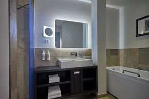 Haven Hotel Rotterdam, Curio Collection by Hilton