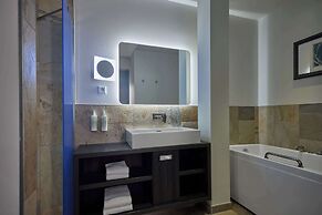 Haven Hotel Rotterdam, Curio Collection by Hilton