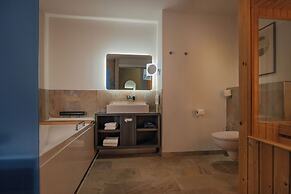 Haven Hotel Rotterdam, Curio Collection by Hilton