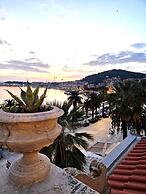 Riva Luxury Suites