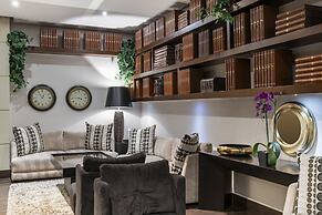 93 Luxury Suites & Residences
