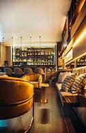 93 Luxury Suites & Residences