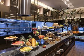 93 Luxury Suites & Residences