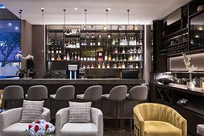93 Luxury Suites & Residences