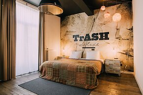 Trash Deluxe