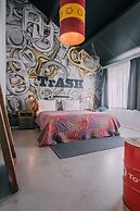 Trash Deluxe