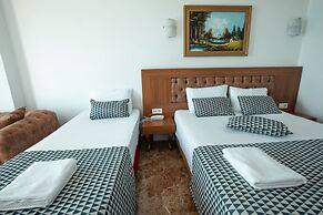 Kristal Beach Hotel