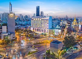 The Quarter Hualamphong by UHG