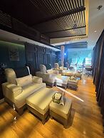 The Quarter Hualamphong by UHG