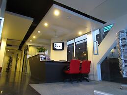 The Front Hotel and Apartment