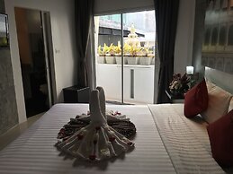 The Front Hotel and Apartment