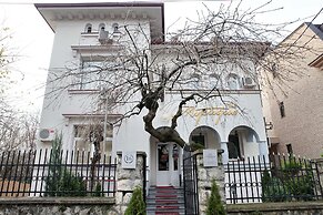 Villa Mystique