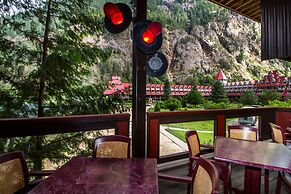 Three Valley Lake Chateau