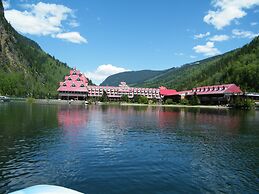 Three Valley Lake Chateau