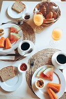 Dhow Inn Boutique Hotel