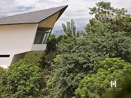 Hillary Nature Resort Spa