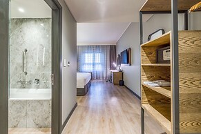 Radisson Hotel and Convention Centre OR Tambo Airport