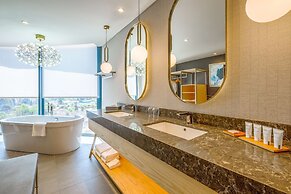 Radisson Hotel and Convention Centre OR Tambo Airport