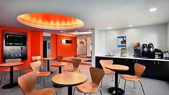Motel 6 Swift Current, SK