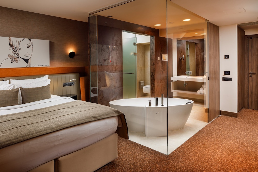 Kronwell Brasov Hotel