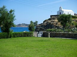 Porto Kea Suites