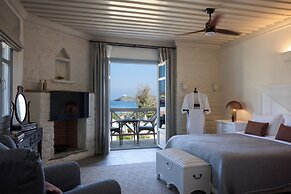 Porto Kea Suites