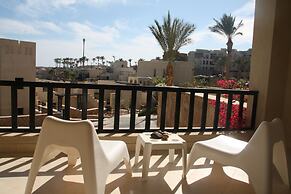 Azzurra Sahl Hasheesh