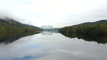 Tullah Lakeside Lodge