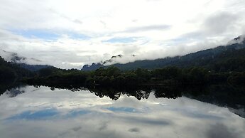 Tullah Lakeside Lodge