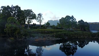 Tullah Lakeside Lodge