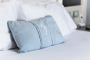 1828 Smart Hotel
