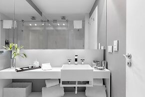 1828 Smart Hotel