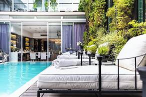 1828 Smart Hotel