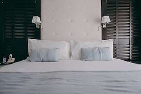 1828 Smart Hotel