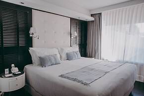 1828 Smart Hotel