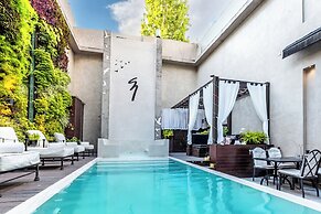 1828 Smart Hotel