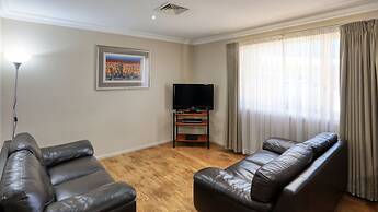 Edward Parry Motel & Apartments