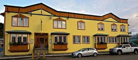 Aurora Inn