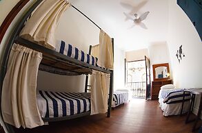 BA Stop Hotel House