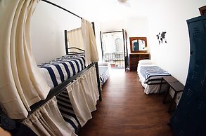 BA Stop Hotel House