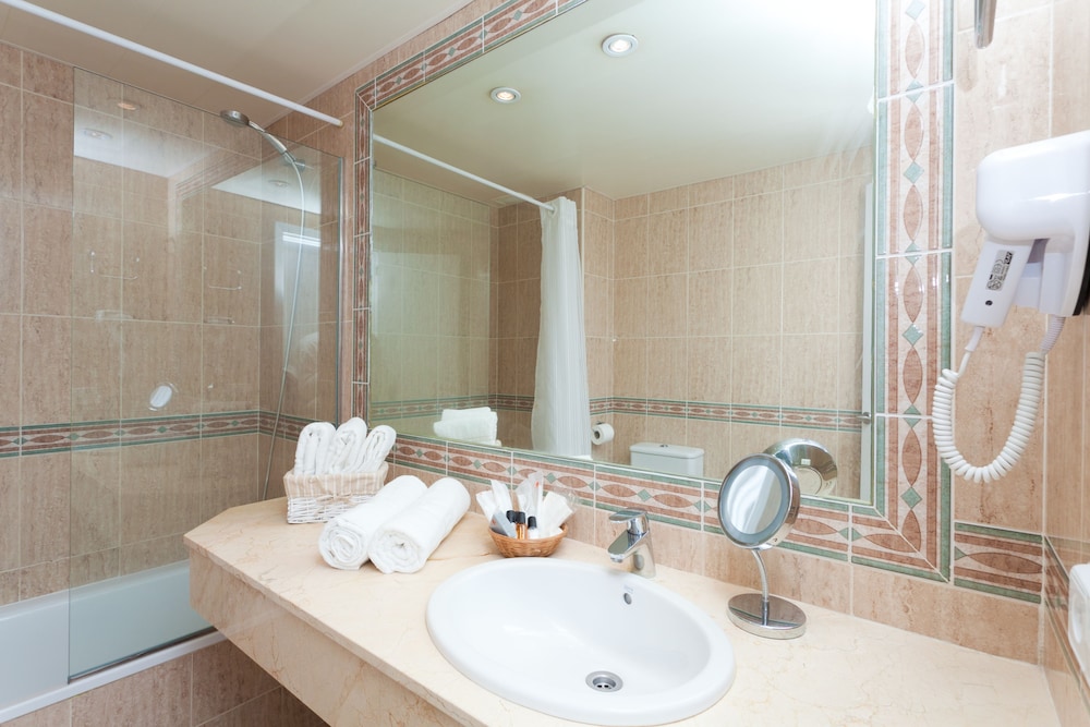 FERGUS Style Cala Blanca Suites