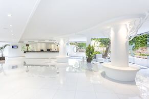 FERGUS Style Cala Blanca Suites