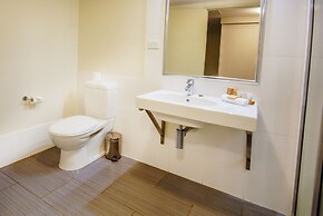 Isa Hotel
