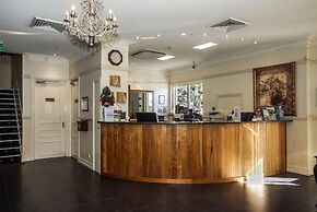 Isa Hotel