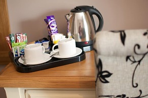 The Three Horseshoes Hotel