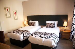The Three Horseshoes Hotel