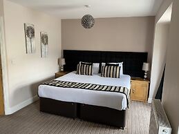 The Three Horseshoes Hotel