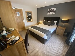 The Three Horseshoes Hotel